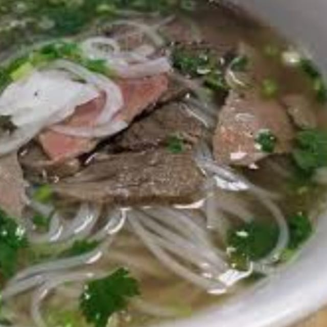 Noodle with Rare Beef and Flank - Pho Tai nam.