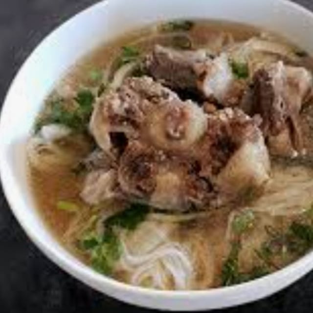 Noodle with Oxtail - Pho Duoi Bo.