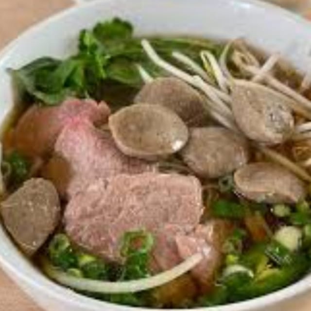 Pho Rare Beef with Beef Ball - Pho Tai Bo Vien.